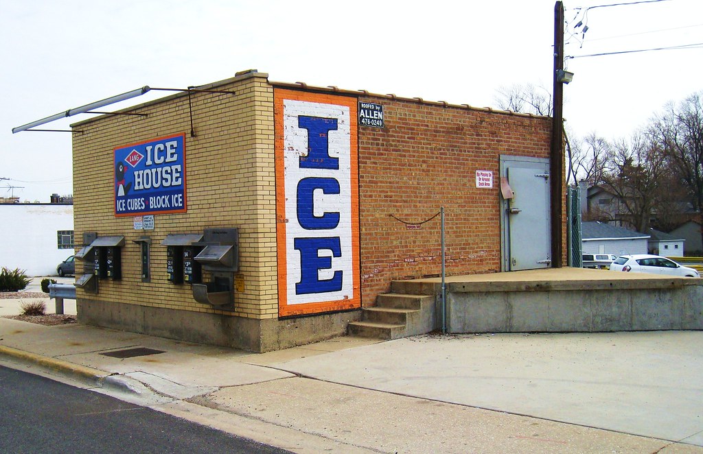 ICE House, Oak Lawn, IL. The Oak Lawn ICE House has been a… Flickr