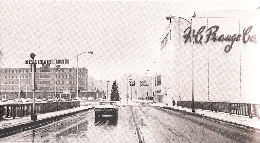 DousmanWashington St. Intersection Green Bay, Wisconsin… Flickr