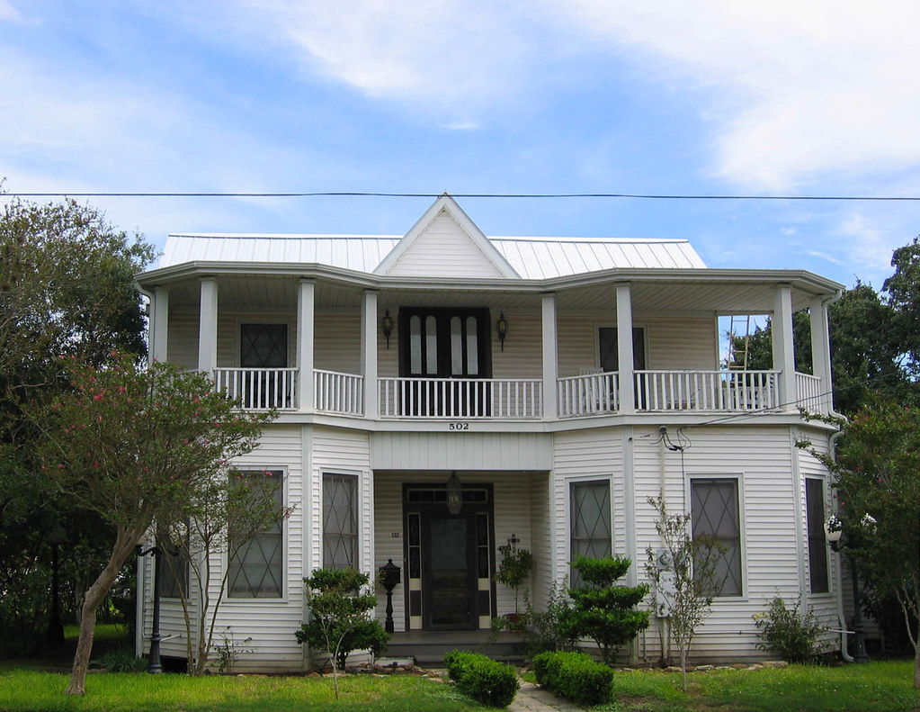 Schulenburg, Texas On Lyons Avenue. texastravel Flickr