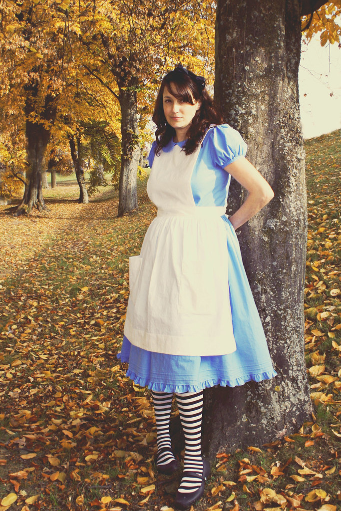 Alice in Wonderland Costume dress/apron McCalls 4948, bu… Flickr