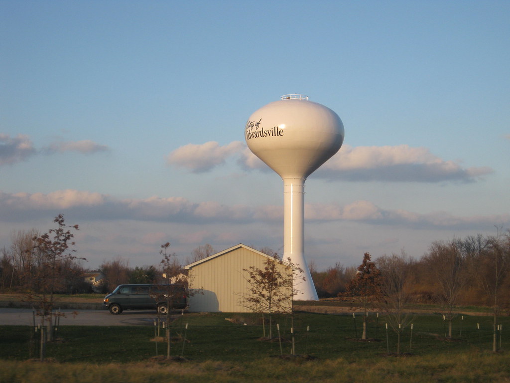New Edwardsville Water Tower The new water tower in Edward… Flickr