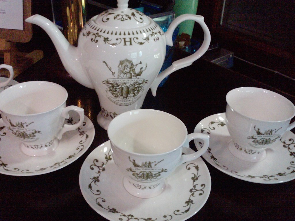 Hendricks tea set Made of bone china, no less YSL807 Flickr
