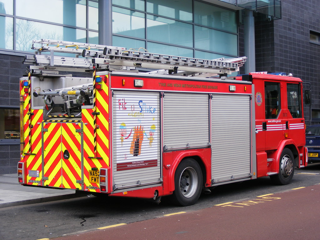 Fire Service Dennis NA52FWT Tyne & Wear Metropolitan Fire… Flickr