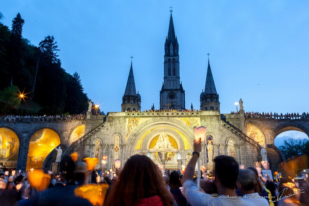 Fête de NotreDame du mont Carmel Santuario de Lourdes. Fr… Flickr
