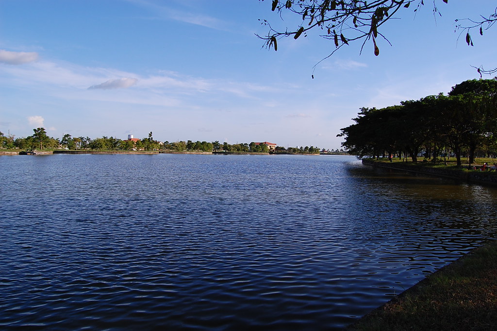 Lakeshore, Pampanga alexeibc Flickr