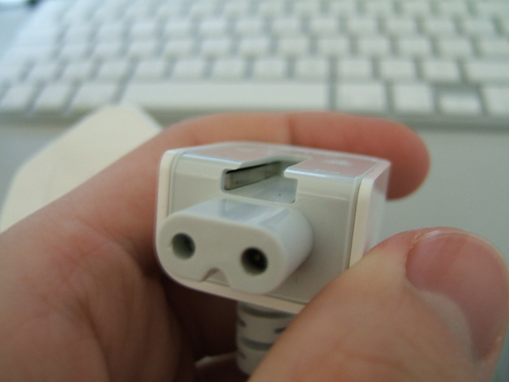 MagSafe Extension Cable with Earthing Connection In the sm… Flickr