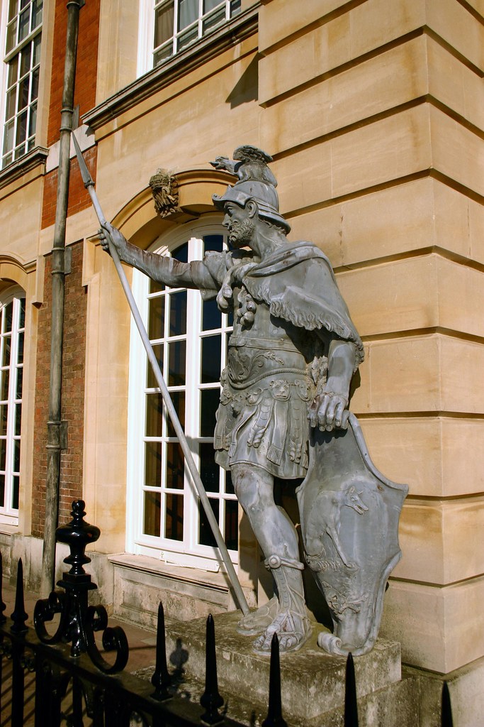 IMG_3794 Statue Hampton Court Dave Stokes Flickr