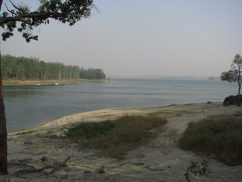 Lake Tinaroo during September Lake Tinaroo is a reservoir,… Flickr