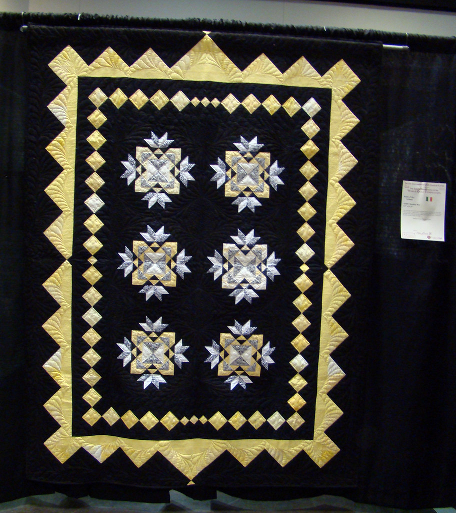 DSC02726 Traditional Quilt Black and Gold Blogged here go… Flickr
