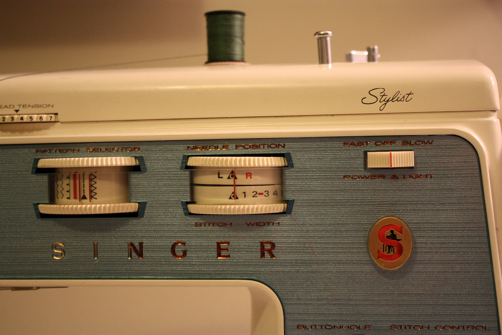Sewing Machine It's a Singer Stylist model number 776, and… Flickr
