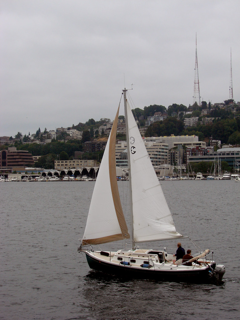 Sailboat A sailboat on Lake Union in Seattle. edgeplot Flickr