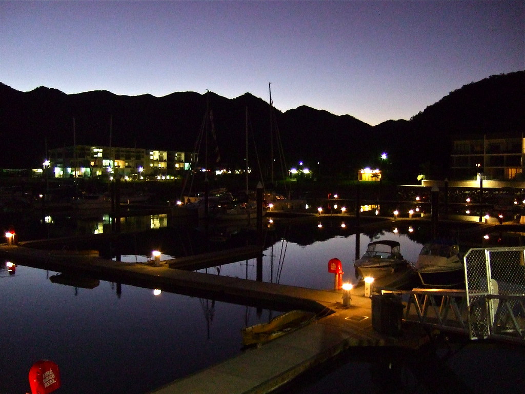 Nelly Bay at dusk Nelly Bay marina on Island, Que… Flickr