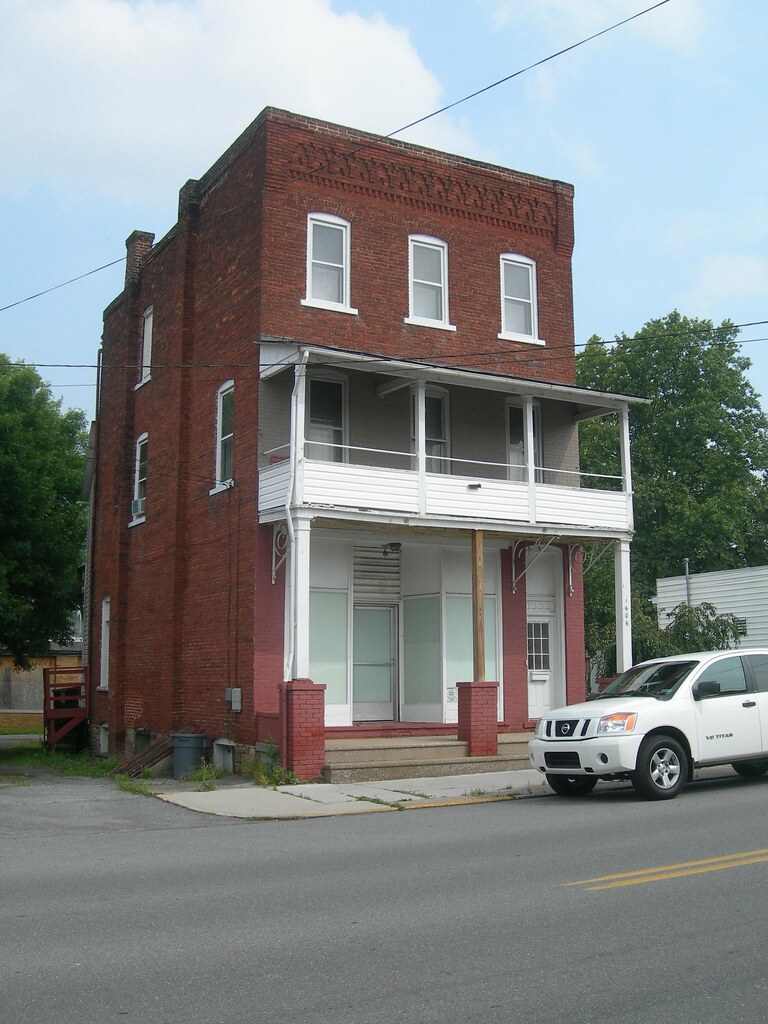 Lone Storefront Tyrone, PA A lonely looking store front in… Flickr