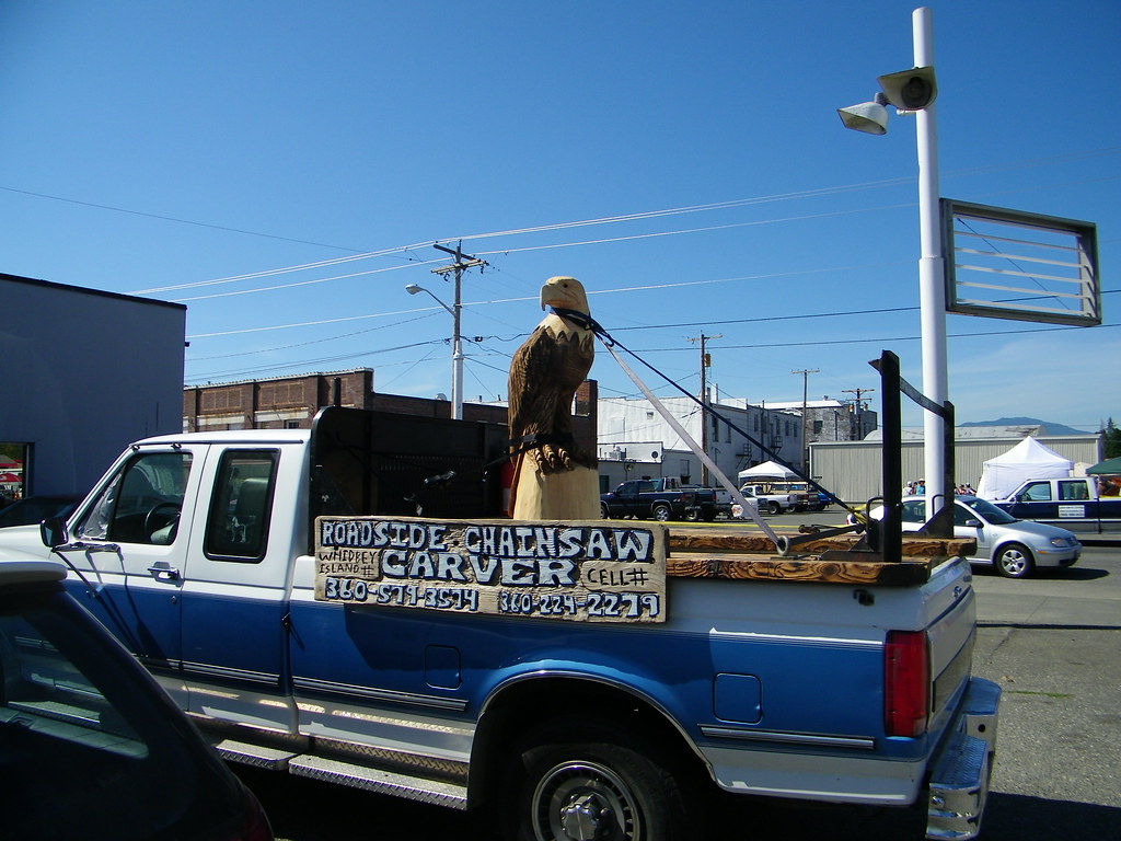 Eagle in Captivity SedroWoolley Chainsaw Carving 2009 floodllama