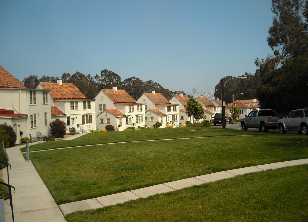 Presidio Housing The San Francisco skyline can just be see… Flickr