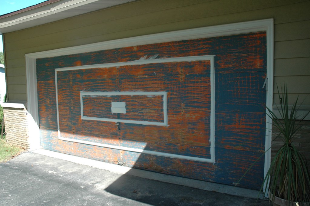 Garage Door Trim Painted We have painted the Trim around… Flickr