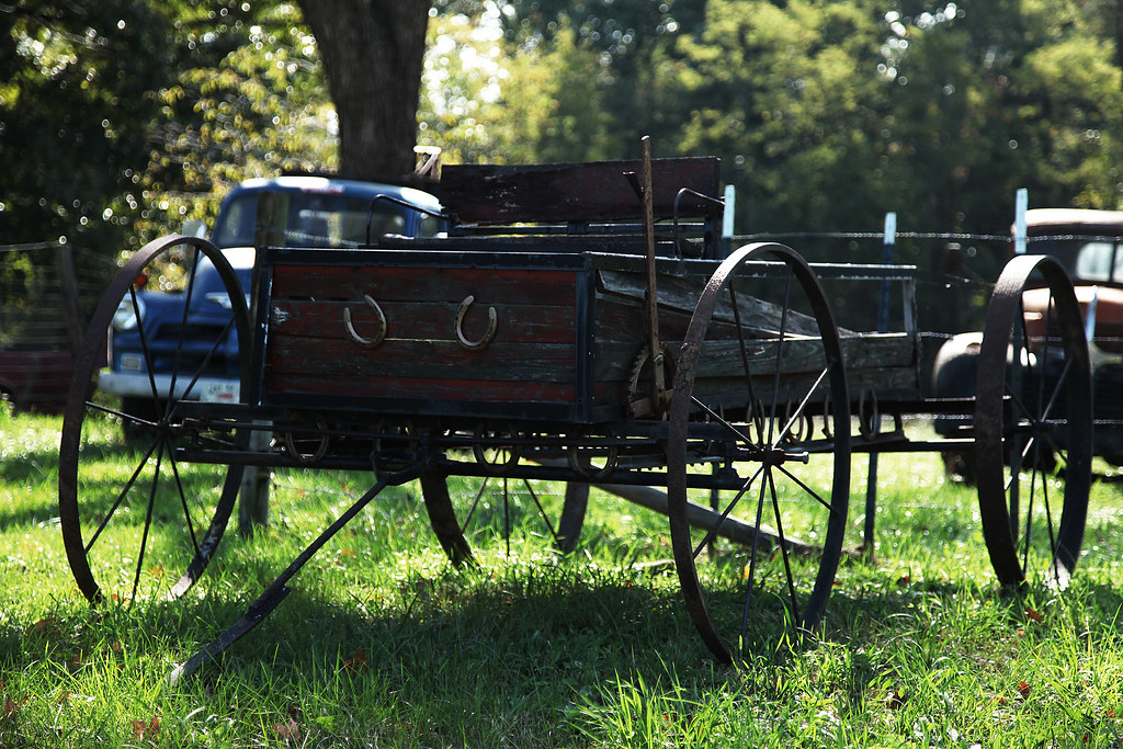Vintage coach Melvin's Auto Sales in Amherst, VA American Backroom