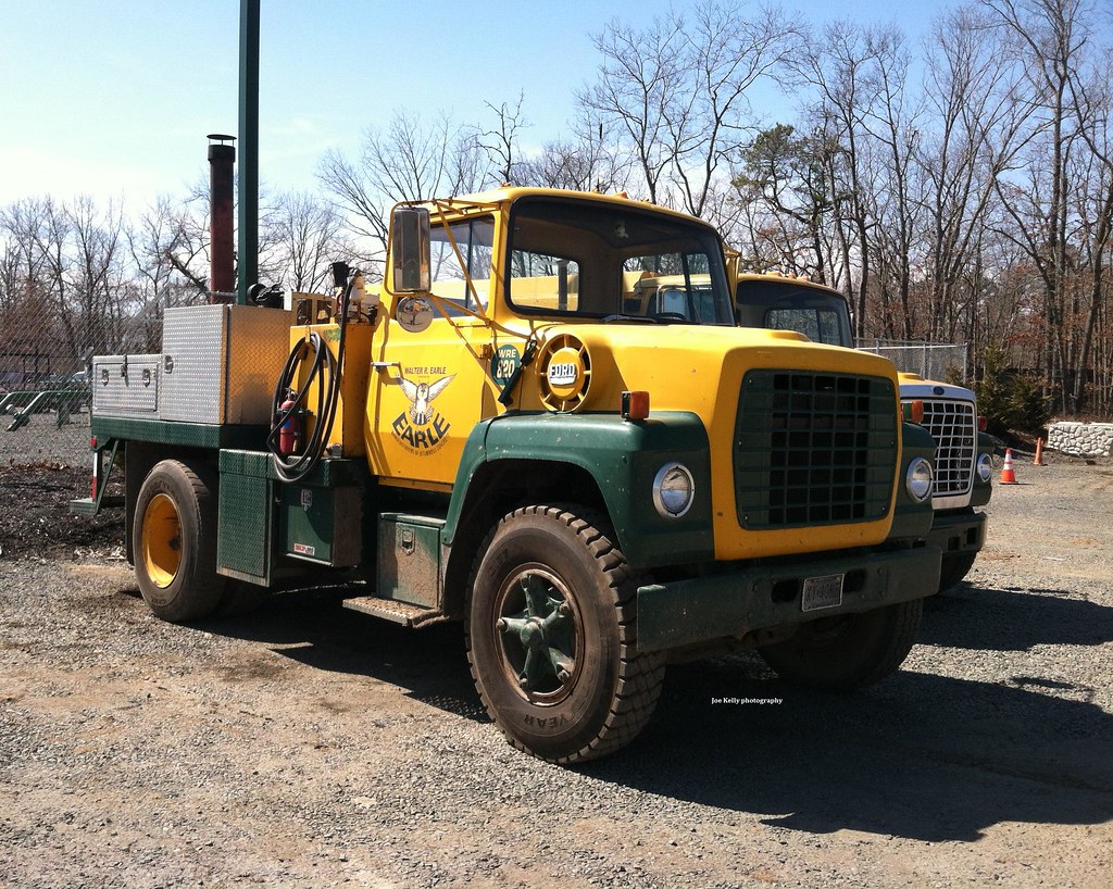 Earle Asphalt 1970's Ford LN8000 service truck No. 820 Flickr