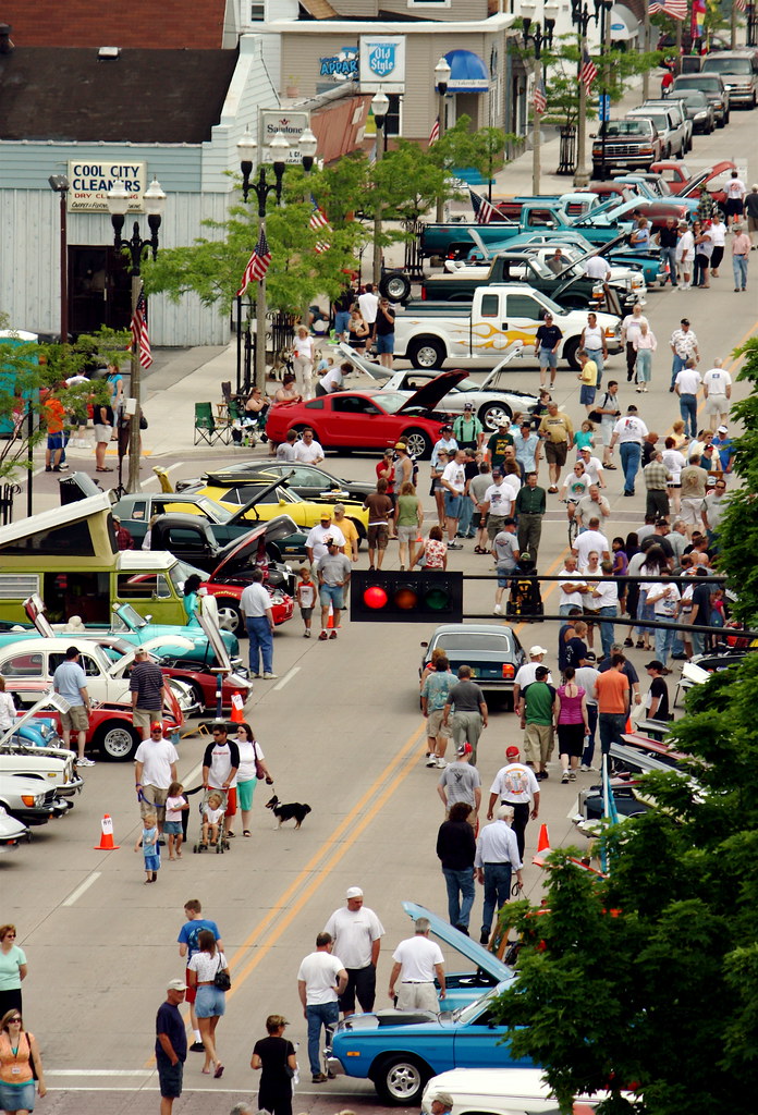 Morning Crowds Cool City Car Show, Downtown Two Rivers, Wi… Lester
