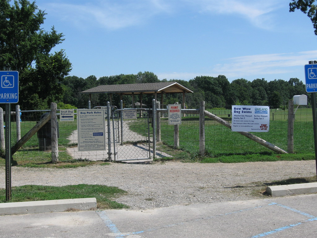 Lyon Oaks Bark Park Lyon Oaks County Park, Wixom, Michig… Flickr