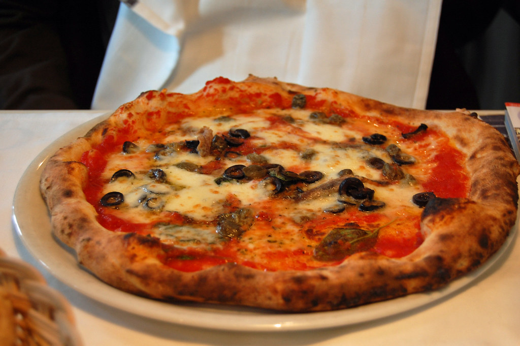 Pizza Blai's lunch of a Neapolitan style pizza in 'Gusto i… Flickr