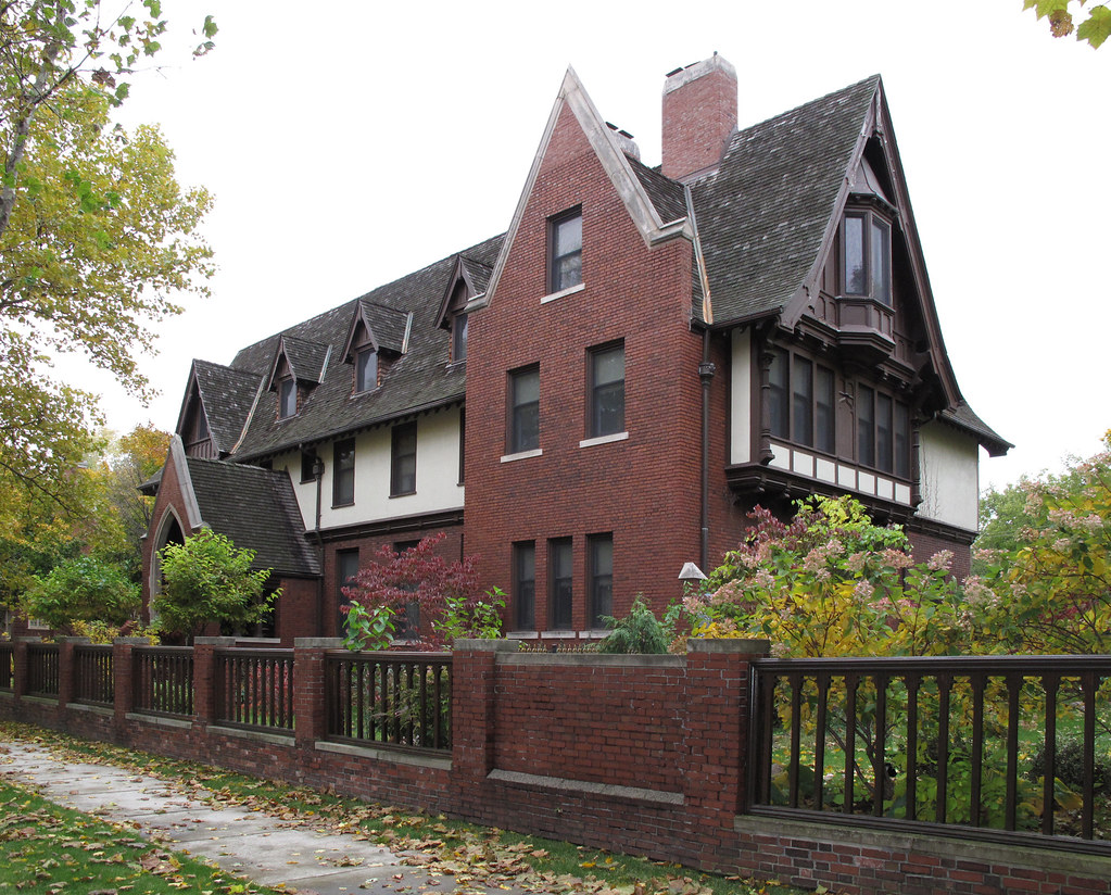1116 Iroquois, Detroit Arthur and Clara Buhl house, Indian… Flickr