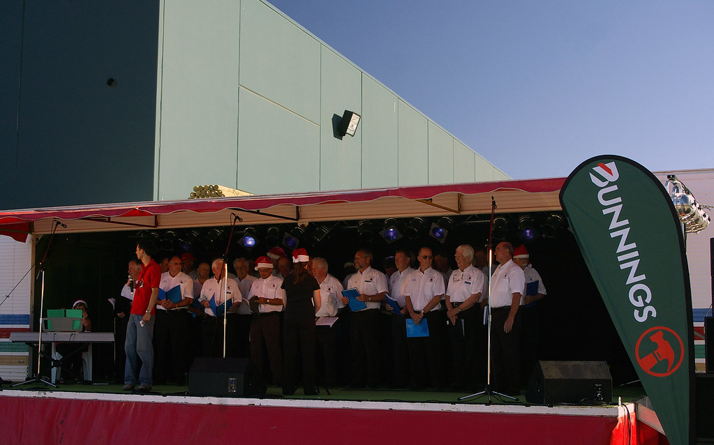 Wagga City Rugby Male Choir at Bunnings Warehouse Wagga Wa… Flickr