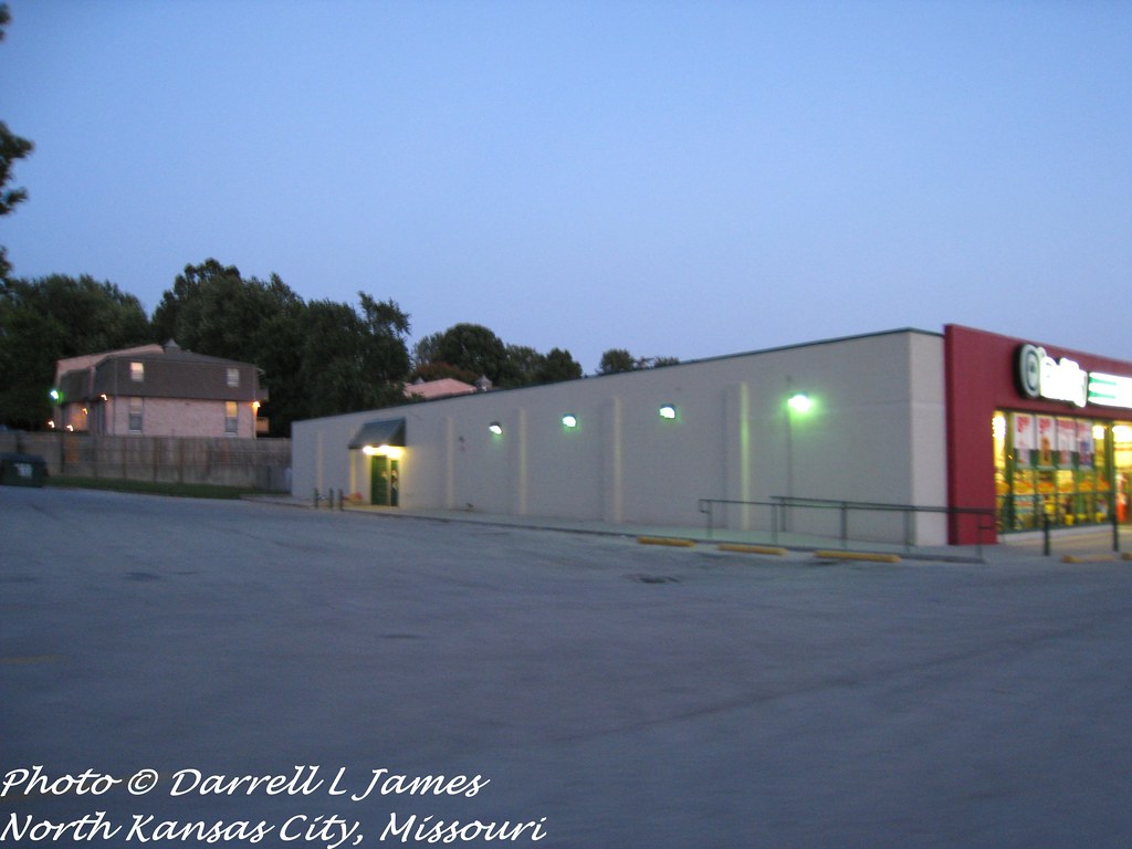 Bob's IGA, 43rd and North Oak Trfwy, Kansas City MO Flickr