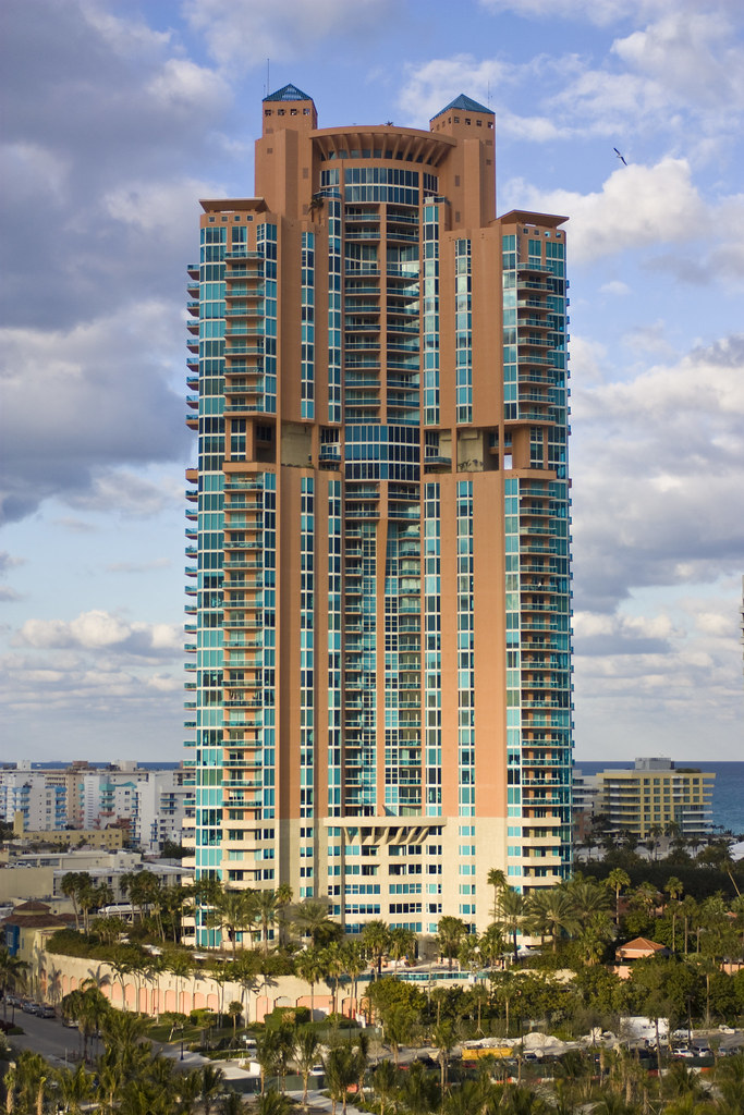 Modern Apartment Building in Miami A Luxury Apartment Buil… Flickr