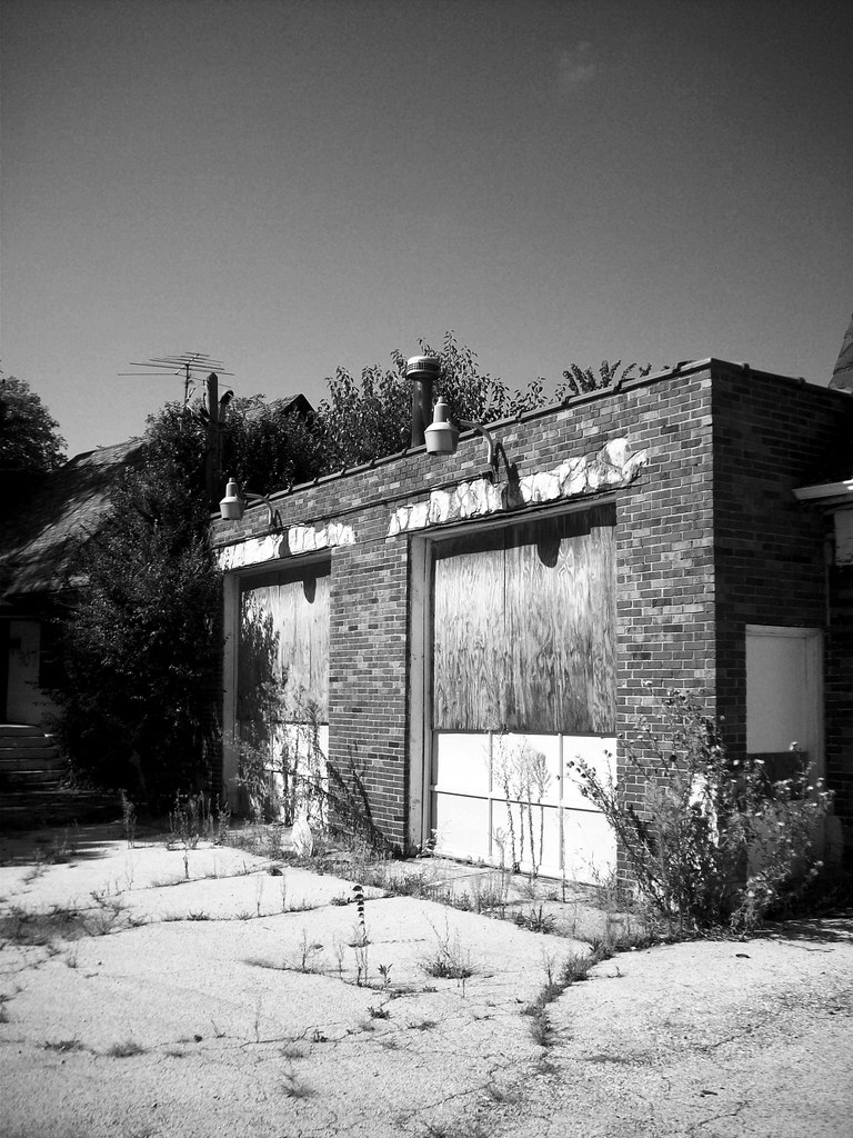 Shell Garage Taken in Bensonville / Chicago (?) IL MBA Photography