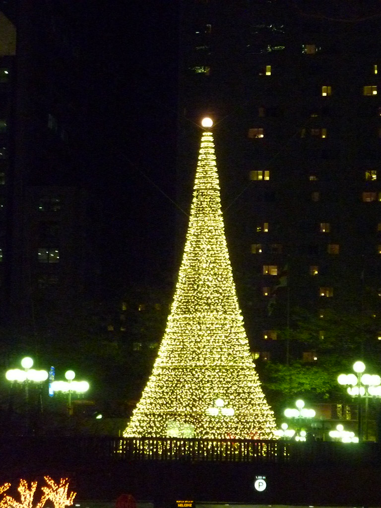 Largest Outdoor Christmas Tree in Montreal November 2009 (… Flickr