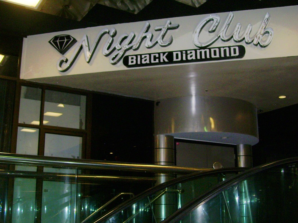 Black Diamond Night Club (used to be Fashion 45) escalator POV at