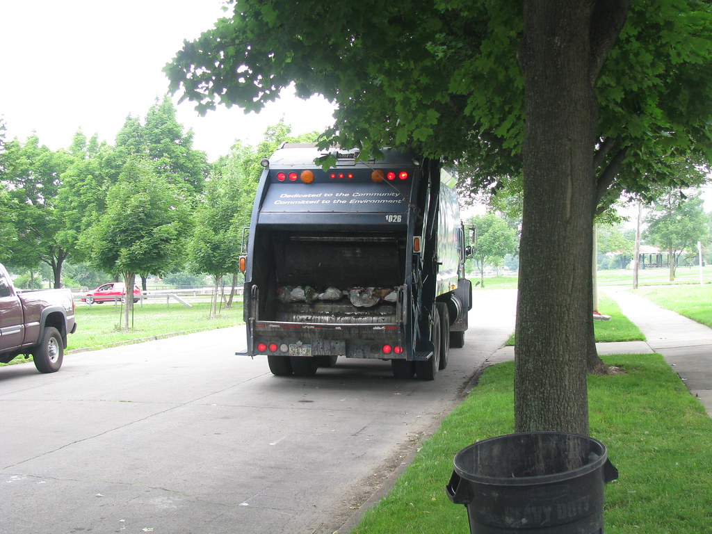 Garbage Truck from The city of Niagara Falls, NY Just goin… Flickr