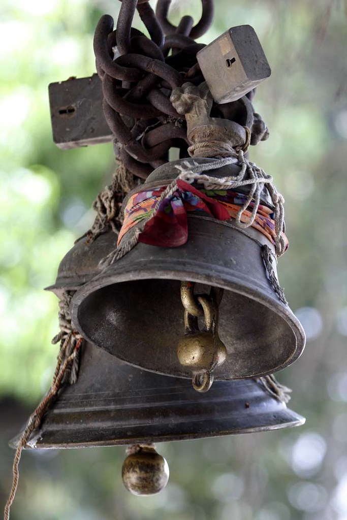 India Temple Bells Why do people ring bells in Hindu templ… Flickr
