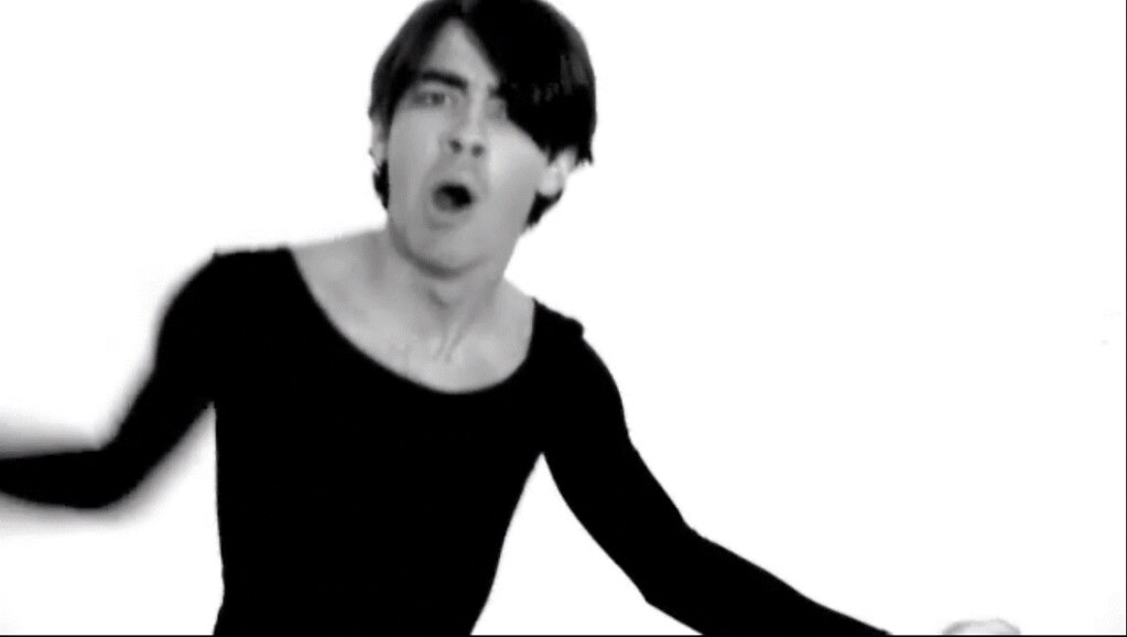 Joe Jonas Joe Jonas dancing to single ladies! Screencapped… Flickr