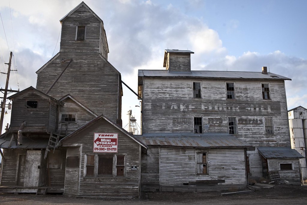Lake Flour Mill The old Lake Flour Mill deteriorates by th… Flickr