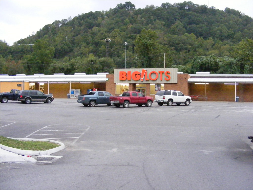 South Williamson, Kentucky Big Lots Right across the river… Flickr