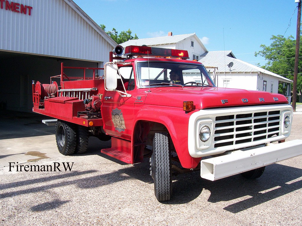 Moulton, TX VFD 715 1974 Ford F600 750 tank FiremanRW Flickr