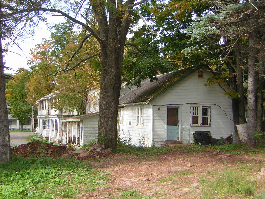 Sugar Maples Resort (smaller guest house) This abandoned b… Flickr