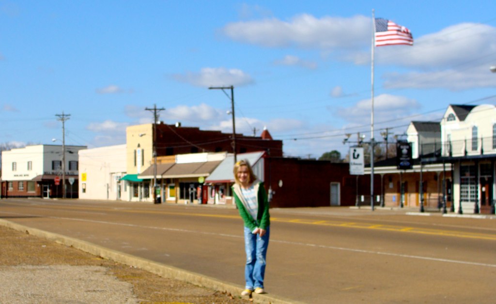 Main Street Munford, TN Bridgett standing on Main Street… Flickr