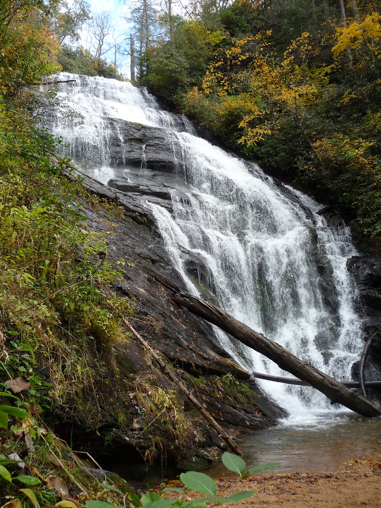 King Creek Falls 70 foot waterfall in Oconee County, South… Flickr
