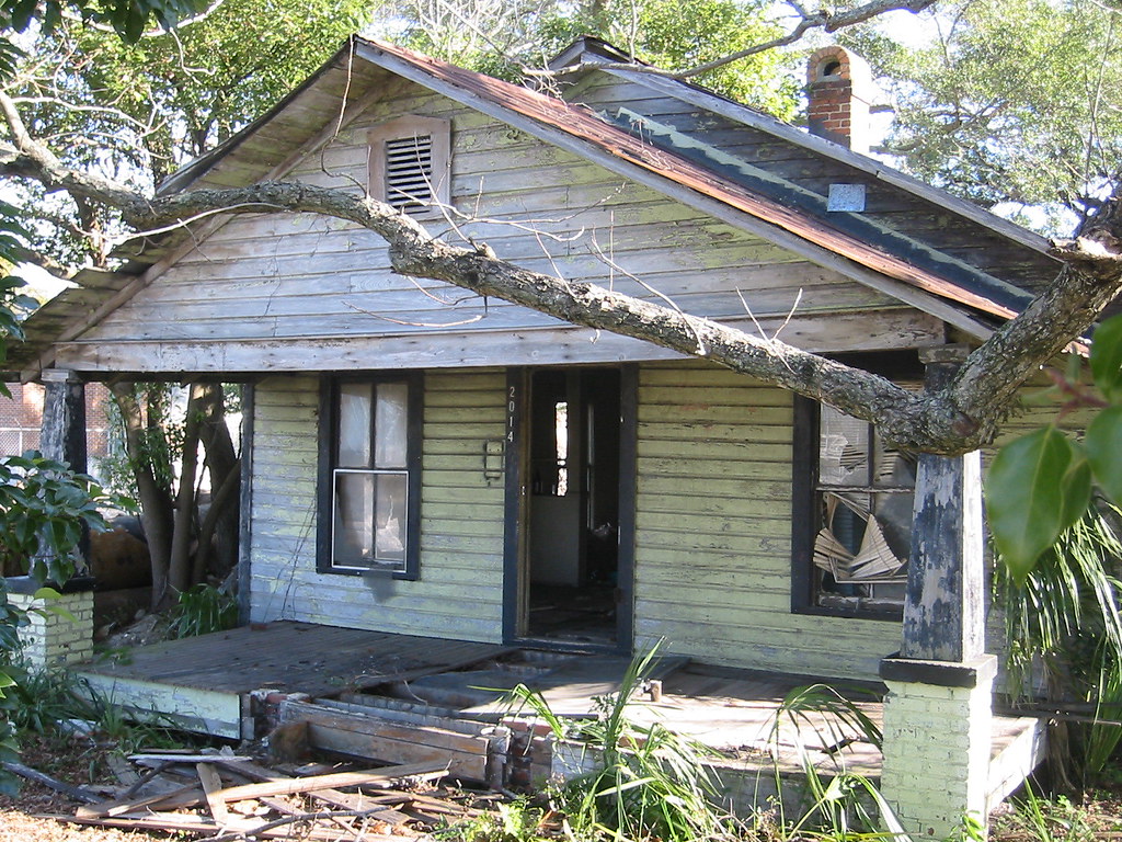 Condemned house, Brunswick, Shawn W Flickr
