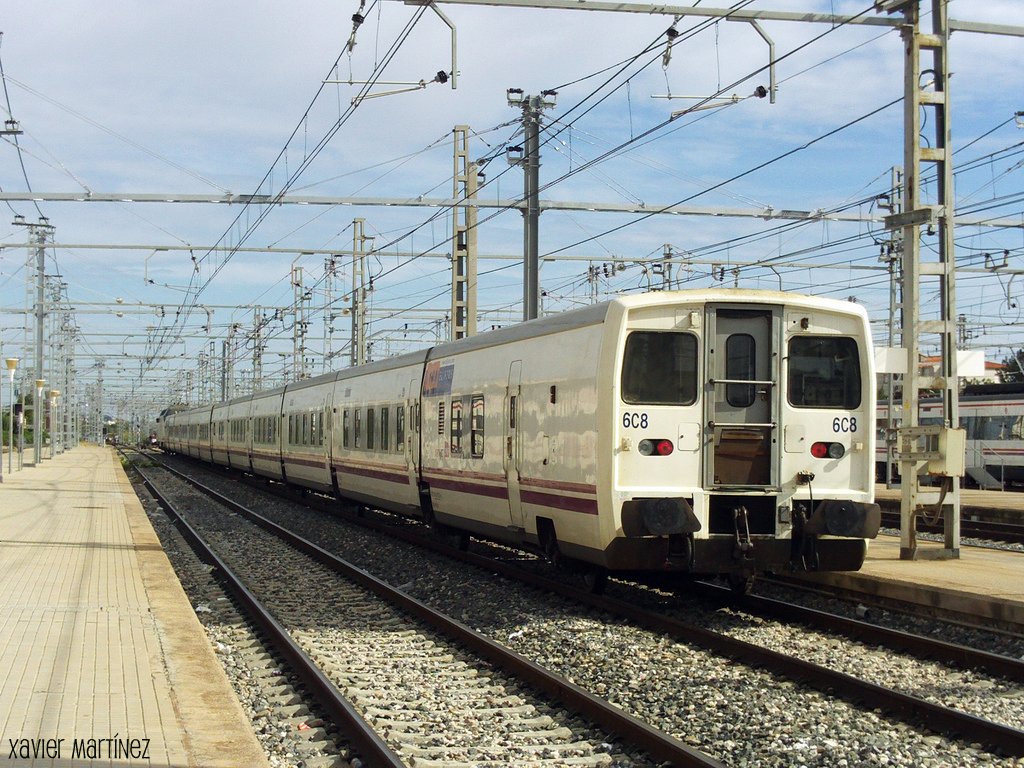 ¿Talgo Elipsos en Sant Vicenç, y en via 3? La 252.068 port… Flickr