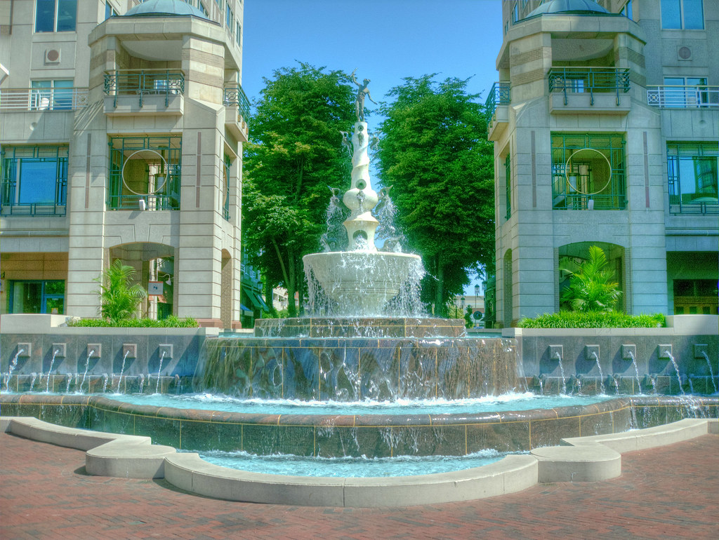 Mercury Fountain, Reston VA (HDR) Mercury Fountain at Rest… Flickr
