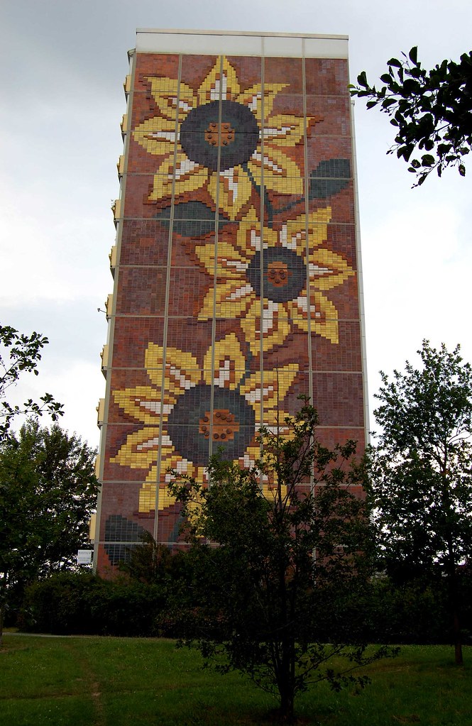 Mural, RostockLichtenhagen, July 2009 Sonnenblumenhaus, R… Flickr