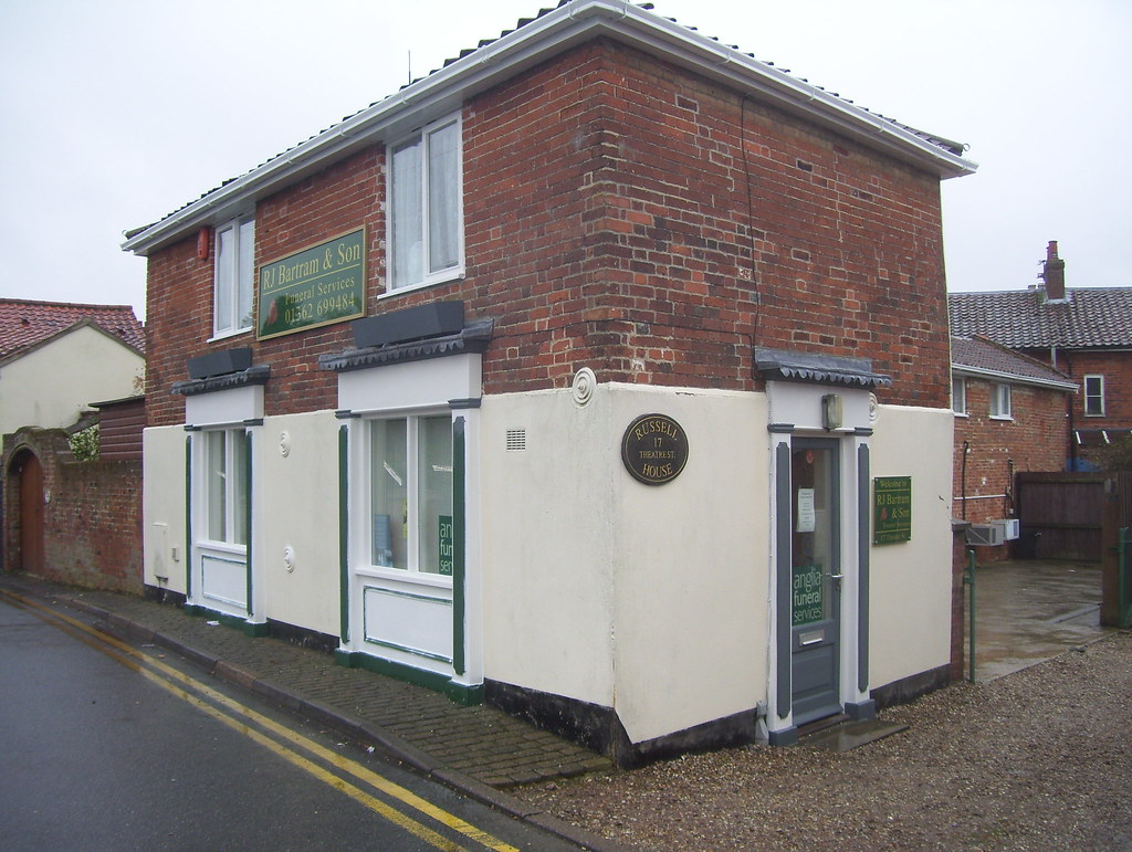 DEREHAM (R.J.BARTRAM & SON, 17 Theatre St, Dereham, Norfol… Flickr