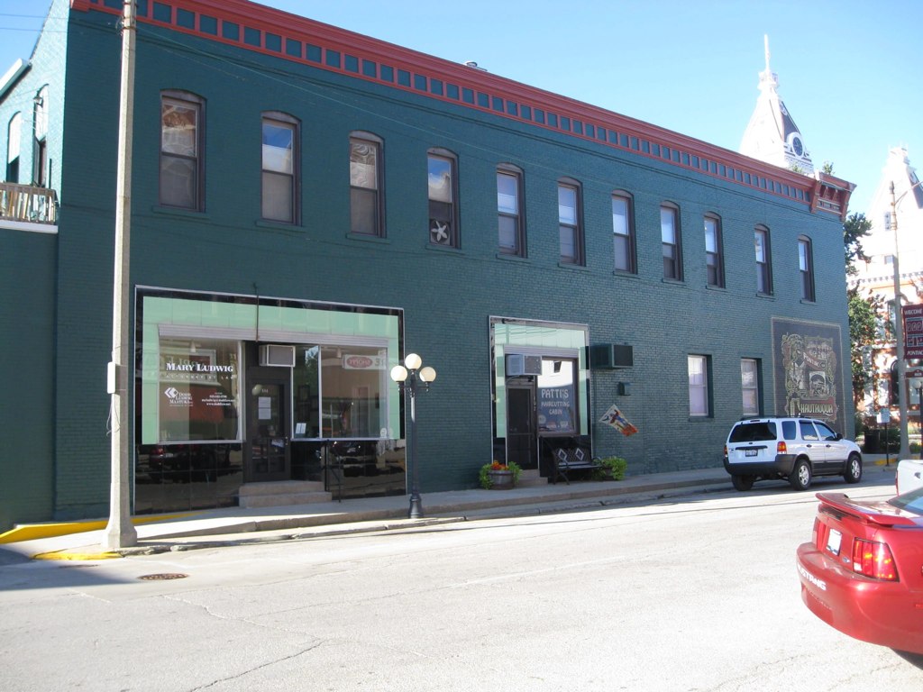 Pontiac, IL Main Street Town Side of 224 Main Street wit… Flickr