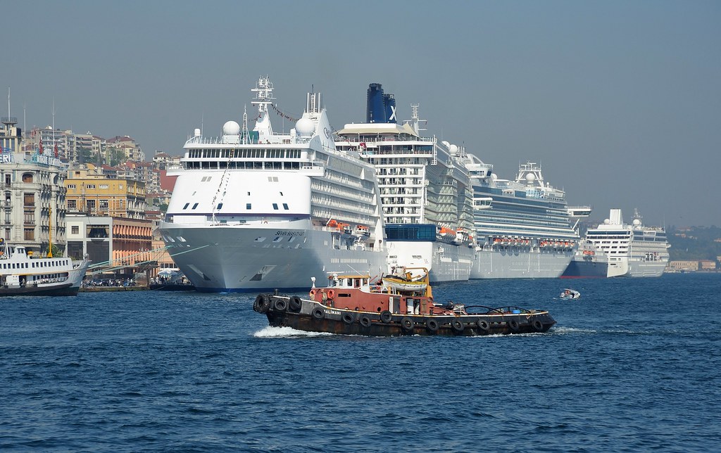 Tug Pasalimani passes cruise ships docked at Karakoy