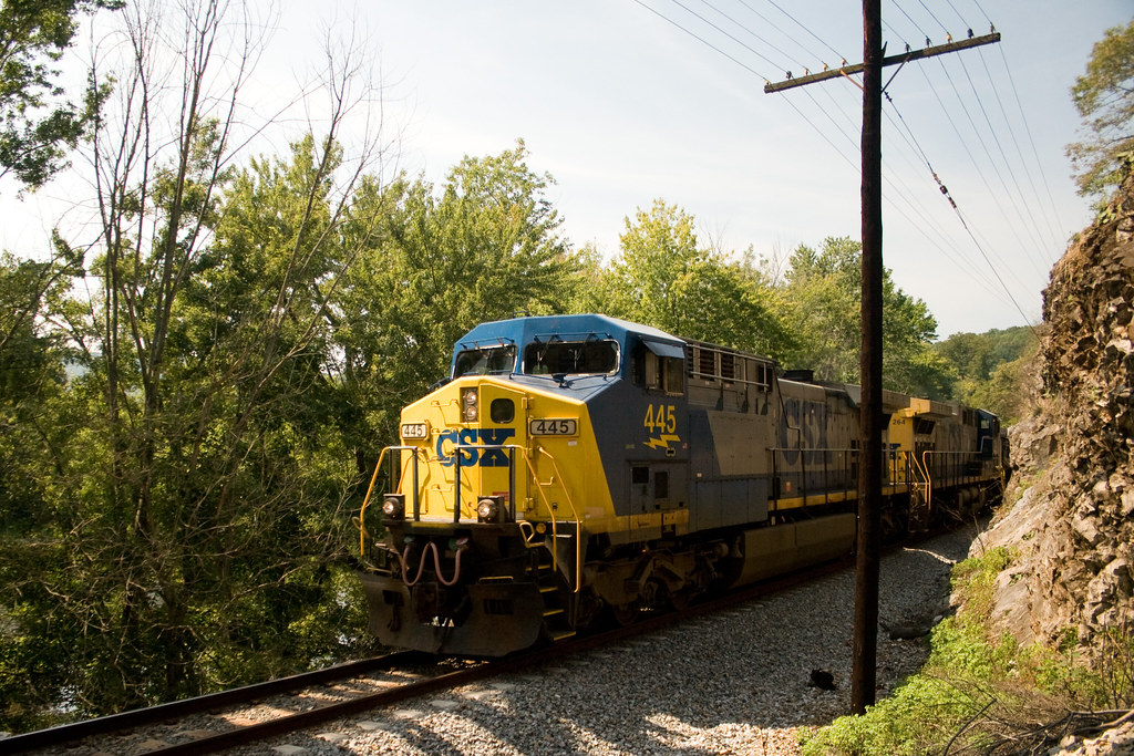 CSX at Work CSX 445 (an AC4400CW) leads yet another eastbo… Flickr