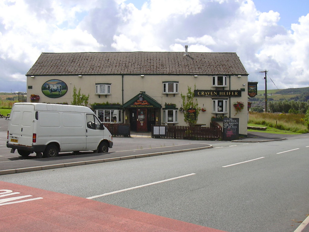 "The Craven Heifer" (Pub) Pole Lane, Darwen, Lancashire BB… Flickr